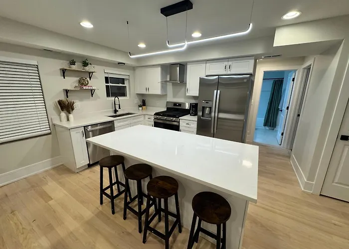 Bright & Spacious Duplex- Heart Of