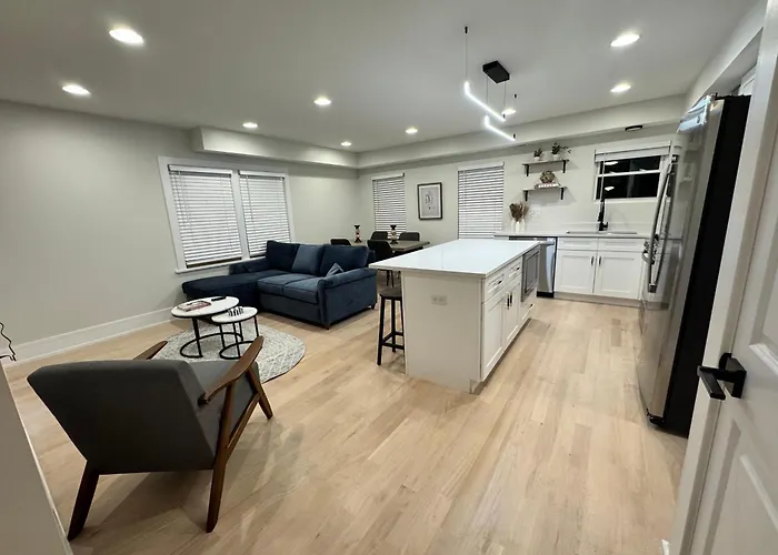 Bright & Spacious Duplex- Heart Of